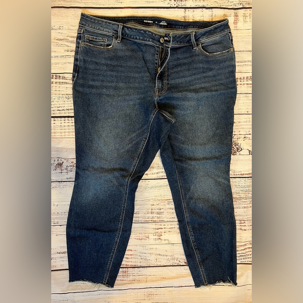 Old Navy woman’s mid rise denim super skinny jeans size 22